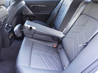 صورة مصغرة 55 لـ 2026 BMW 5 SERIES
