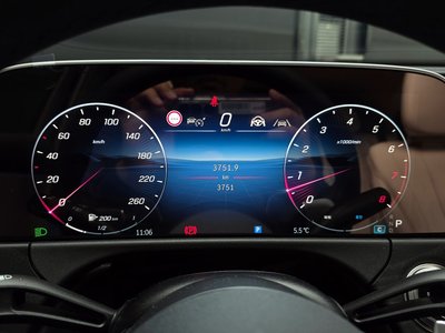 MERCEDES-BENZ E-CLASS - 8