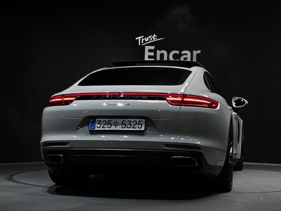 PORSCHE PANAMERA - 4