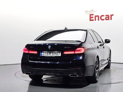 BMW 5 SERIES - 4