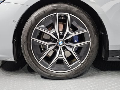 صورة 6 لـ 2025 BMW 5 SERIES