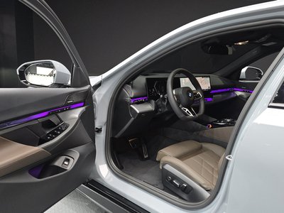 صورة مصغرة 13 لـ 2025 BMW 5 SERIES