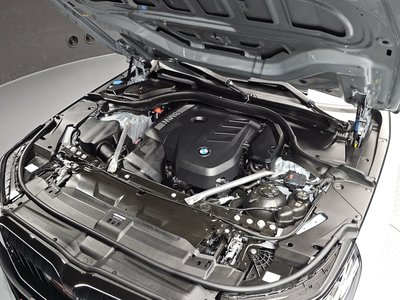 صورة 7 لـ 2025 BMW 5 SERIES