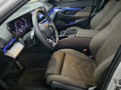 2025 BMW 5 SERIES — фото 10