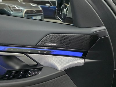2025 BMW 5 SERIES — миниатюра 15