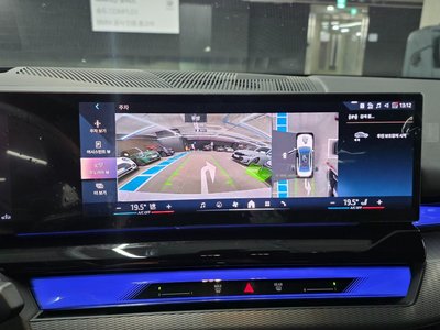 2025 BMW 5 SERIES — миниатюра 19