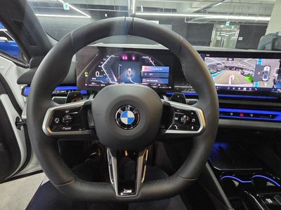 2025 BMW 5 SERIES — миниатюра 12