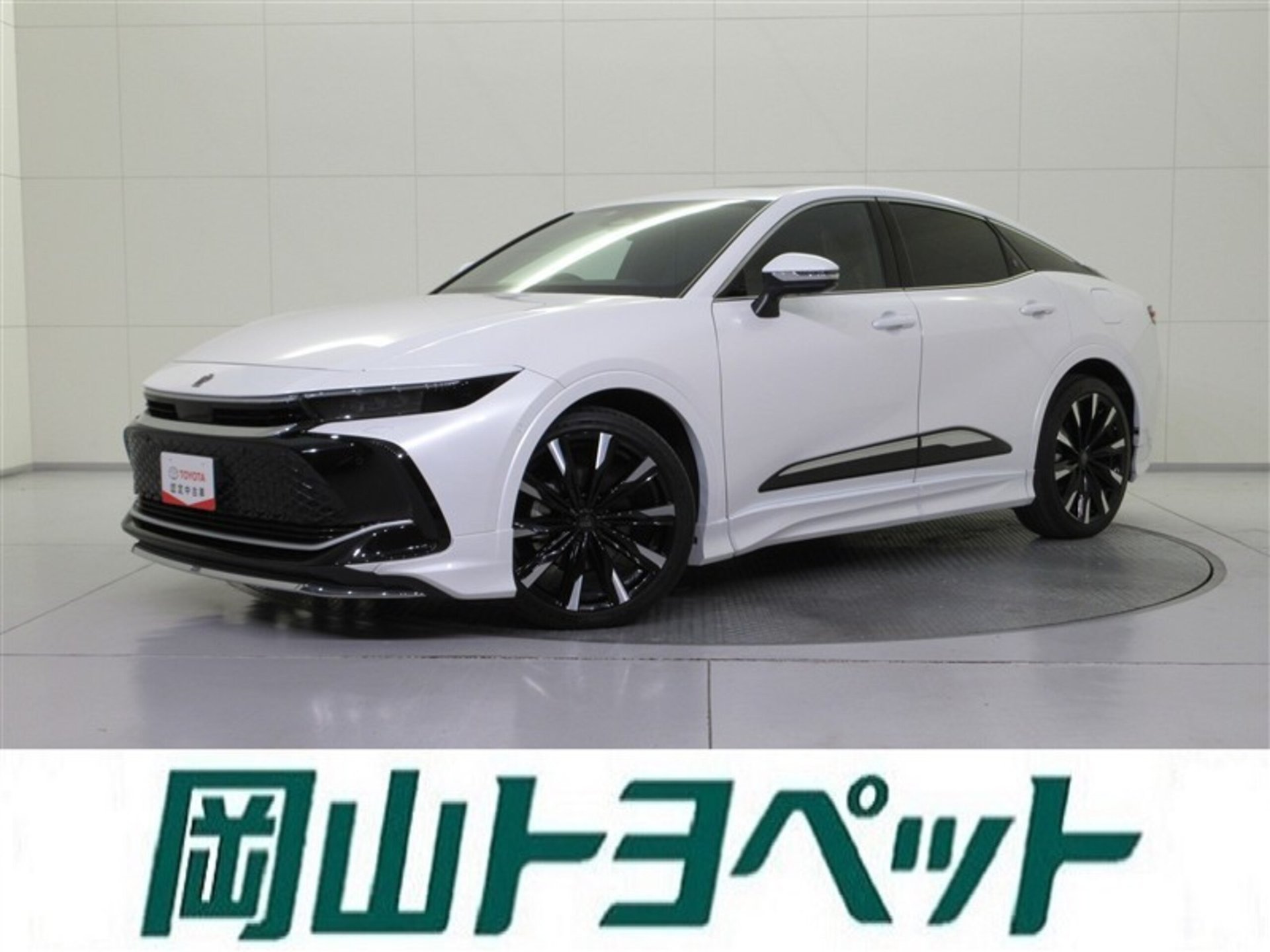 TOYOTA CROWN CROSSOVER - View 1