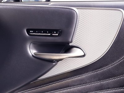 صورة مصغرة 39 لـ 2018 Lexus LS