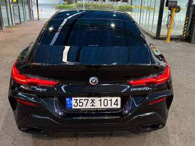 2022 BMW 8 SERIES photo 6