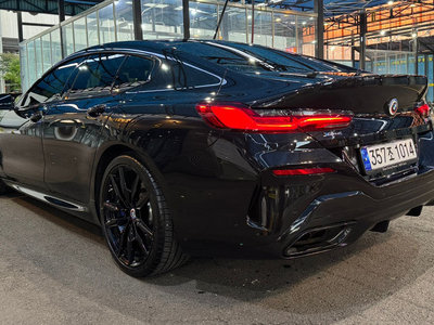 2022 BMW 8 SERIES photo 3