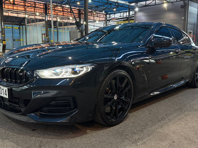 2022 BMW 8 SERIES photo 5