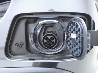 2025 Mercedes-BENZ GLC — миниатюра 23