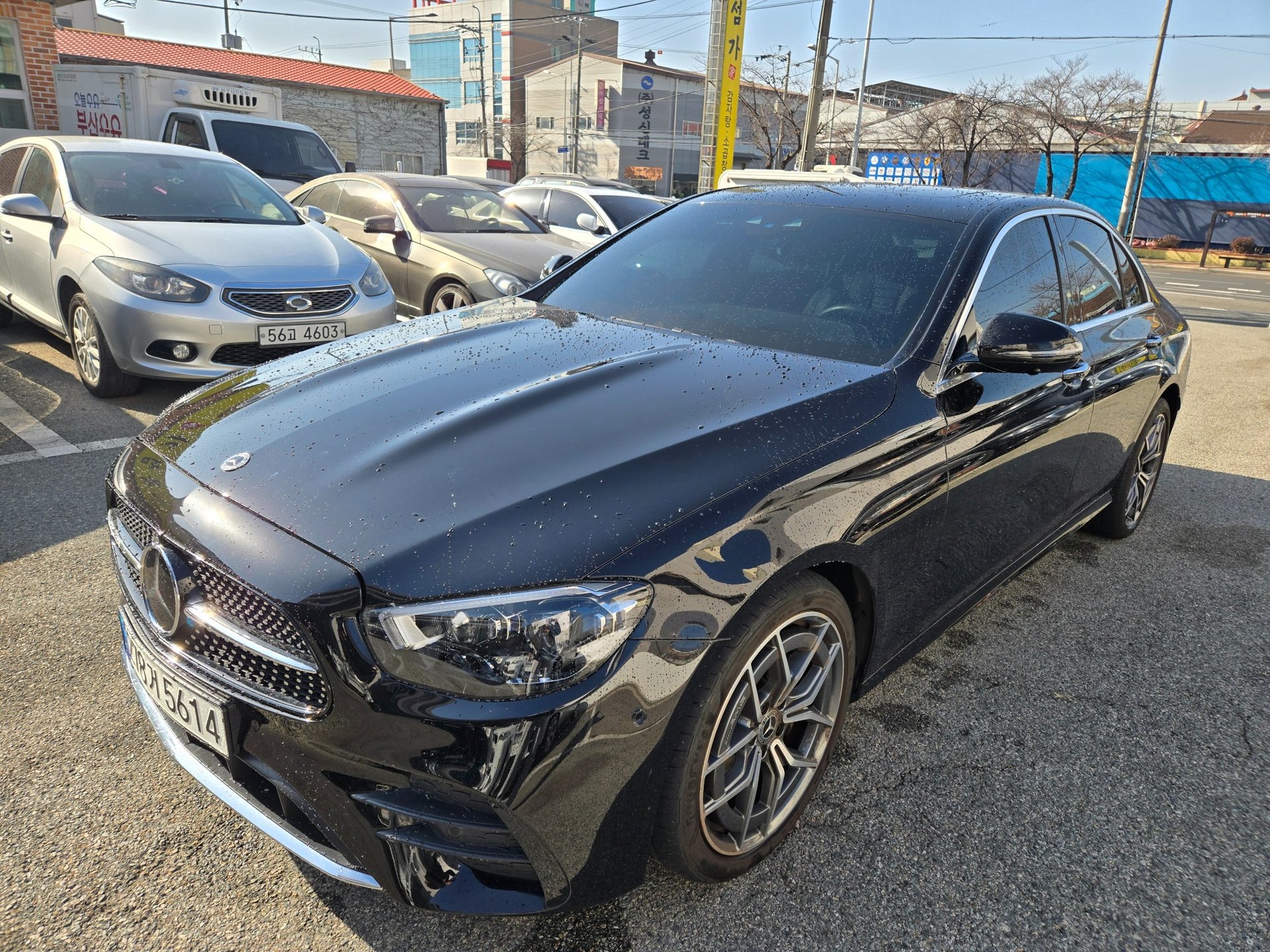 MERCEDES-BENZ E-CLASS - View 1