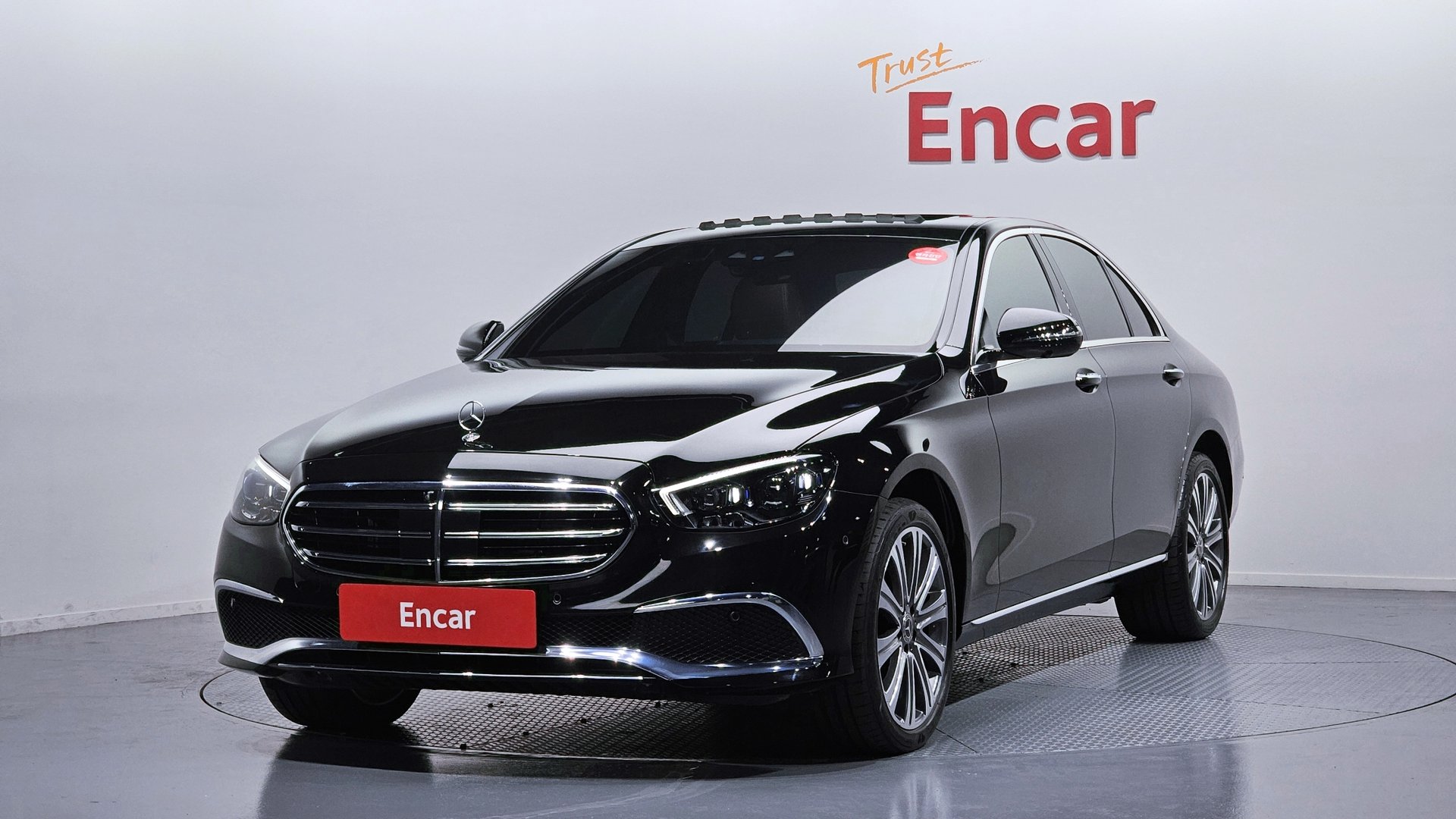 MERCEDES-BENZ E-CLASS - View 1